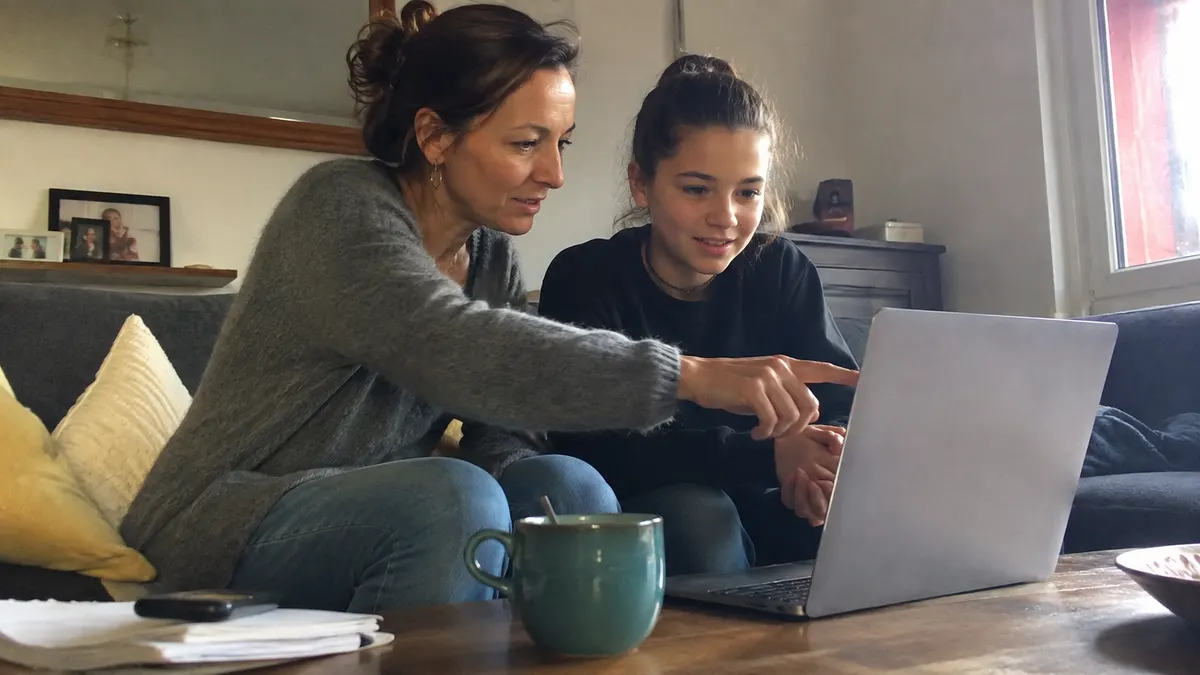 Session de visioconférence individuelle entre un élève et un professeur