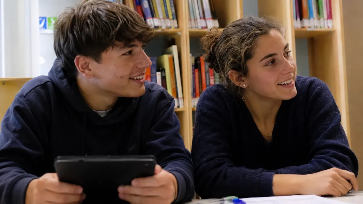 Session de visioconférence individuelle entre un élève et un professeur